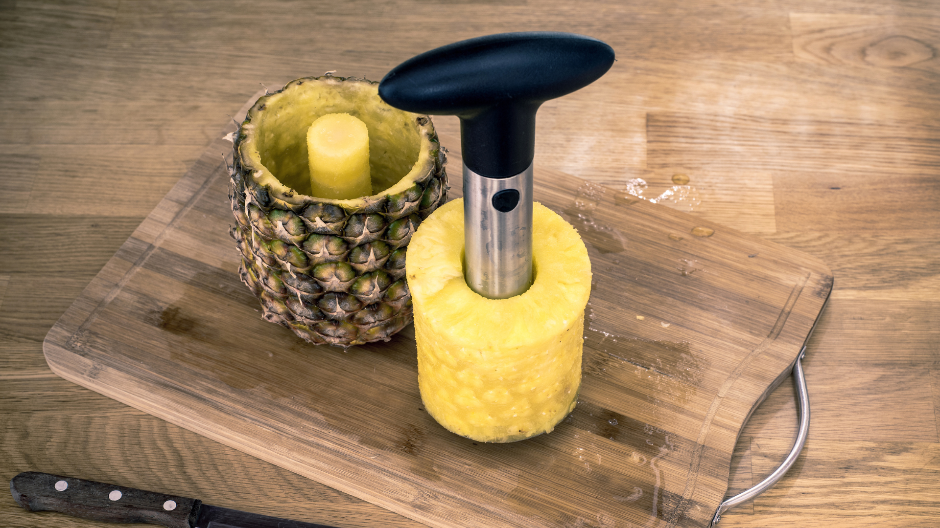How to Use a Pineapple Corer? Easy and Time-Saving!