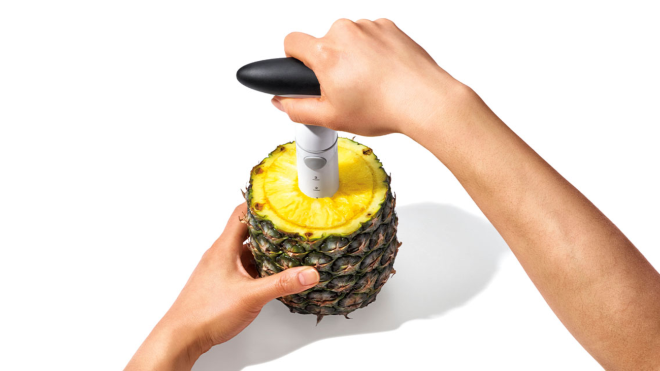 how to use a pineapple corer, how to use a pineapple corer