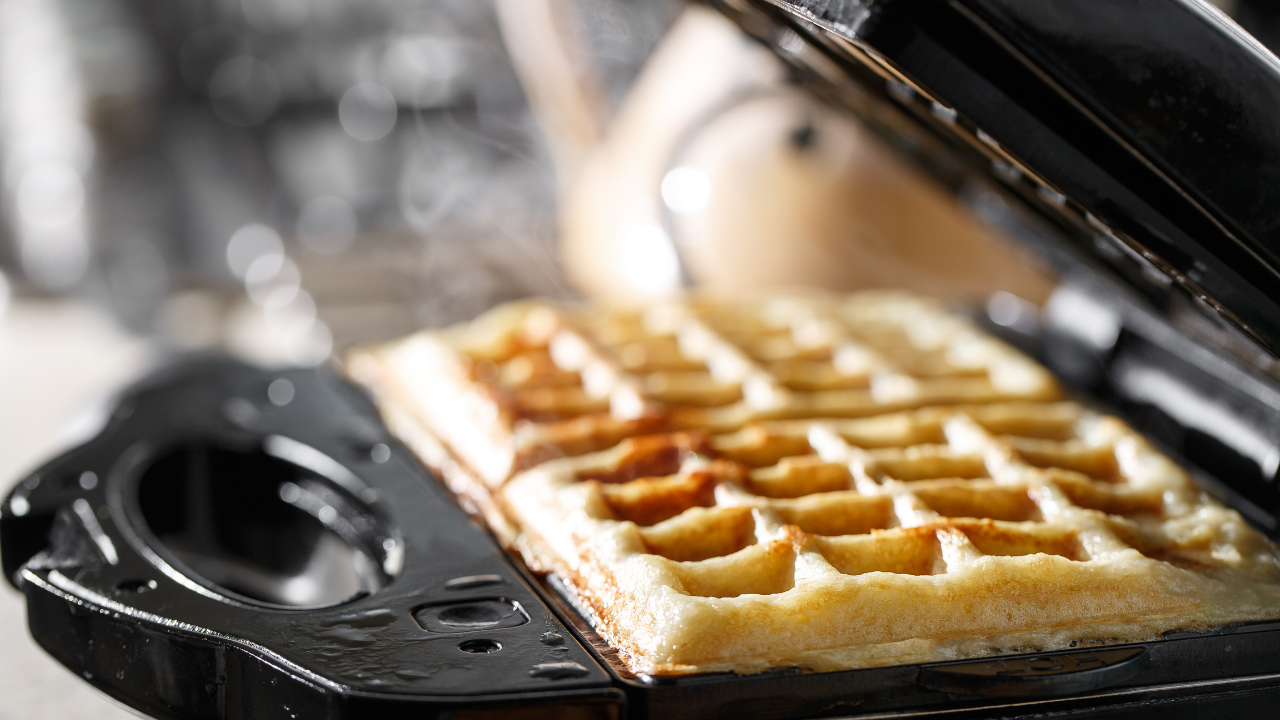 Step 5. Close the Waffle Iron Lid and Set the Timer